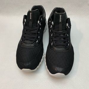 REEBOK ZIGTECH Women Size 8.5 Black and White
